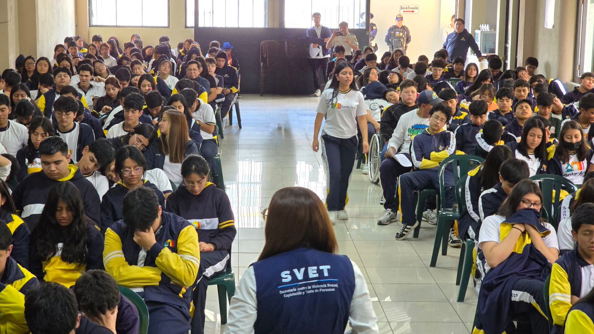 secretariasvet's tweet image. 💻 En San Pedro Sacatepéquez, San Marcos, compartimos con 250 adolescentes del Colegio Santa Ana una charla sobre ciberdelitos y sus consecuencias.

Con apoyo de la UPCV y PNC, promovemos el uso responsable y seguro de la tecnología. 💜

#SVET #Prevención #ModoDigital #SanMarcos