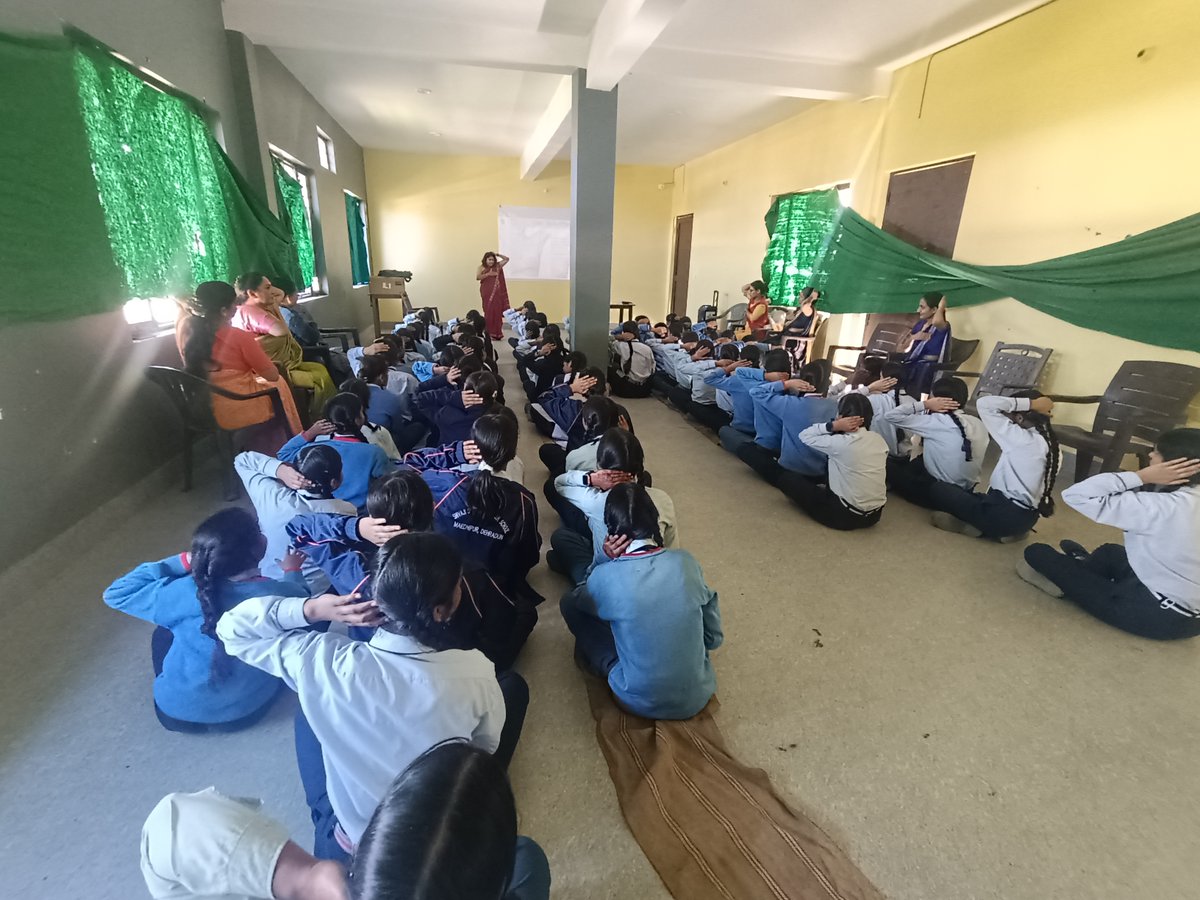 svhmuk's tweet photo. Awareness is where empowerment begins 💙
At #SVCH, Dharmawala, two days of meaningful sessions on menstrual hygiene and breast cancer awareness brought together over 222 young students from local schools.
#MenstrualHygiene #MenstrualHygieneKit #CancerAwareness #SavingLives https://t.co/3SDmrmab9o