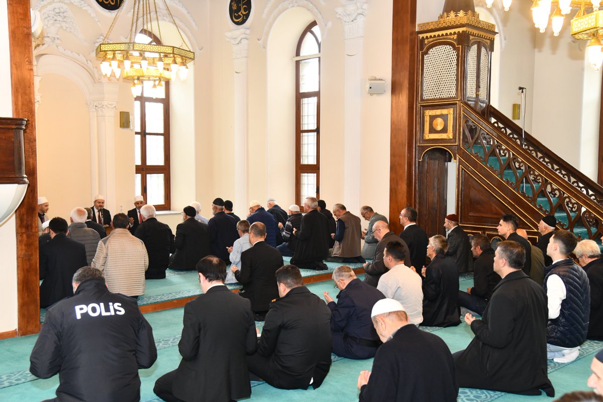 10 Kasım Atatürk’ü Anma Günü etkinlikleri kapsamında Süleymanpaşa ilçemiz Orta Cami’de mevlit programı düzenlendi.

tekirdag.gov.tr/ataturku-anma-…