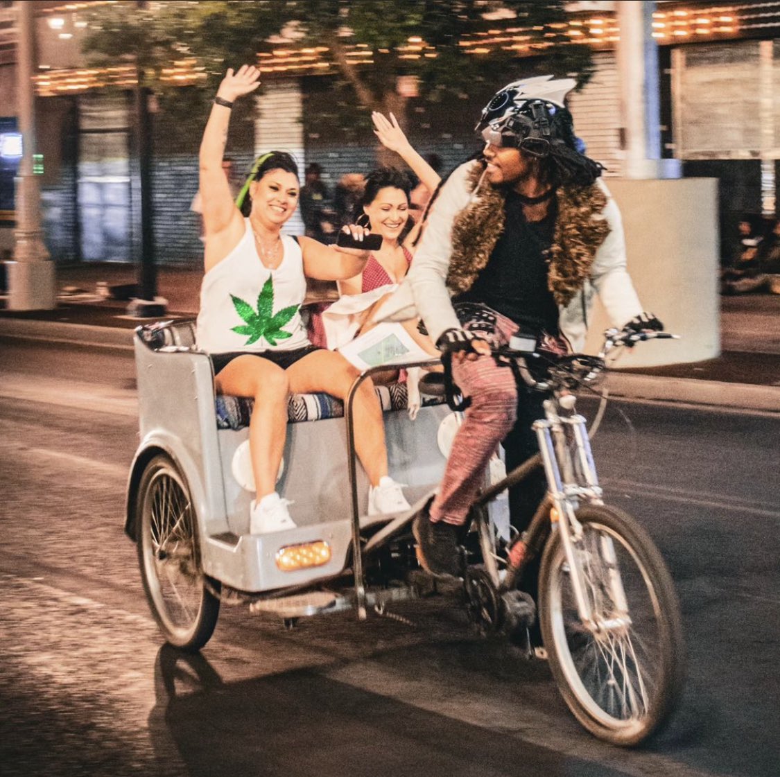 Iamtheskullboy's tweet photo. @sophieraiin Here’s a candid photo from a year or so ago of me working, for evidence. I operate in Las Vegas and always try to help those who need it most. https://t.co/ovfo22yP9R