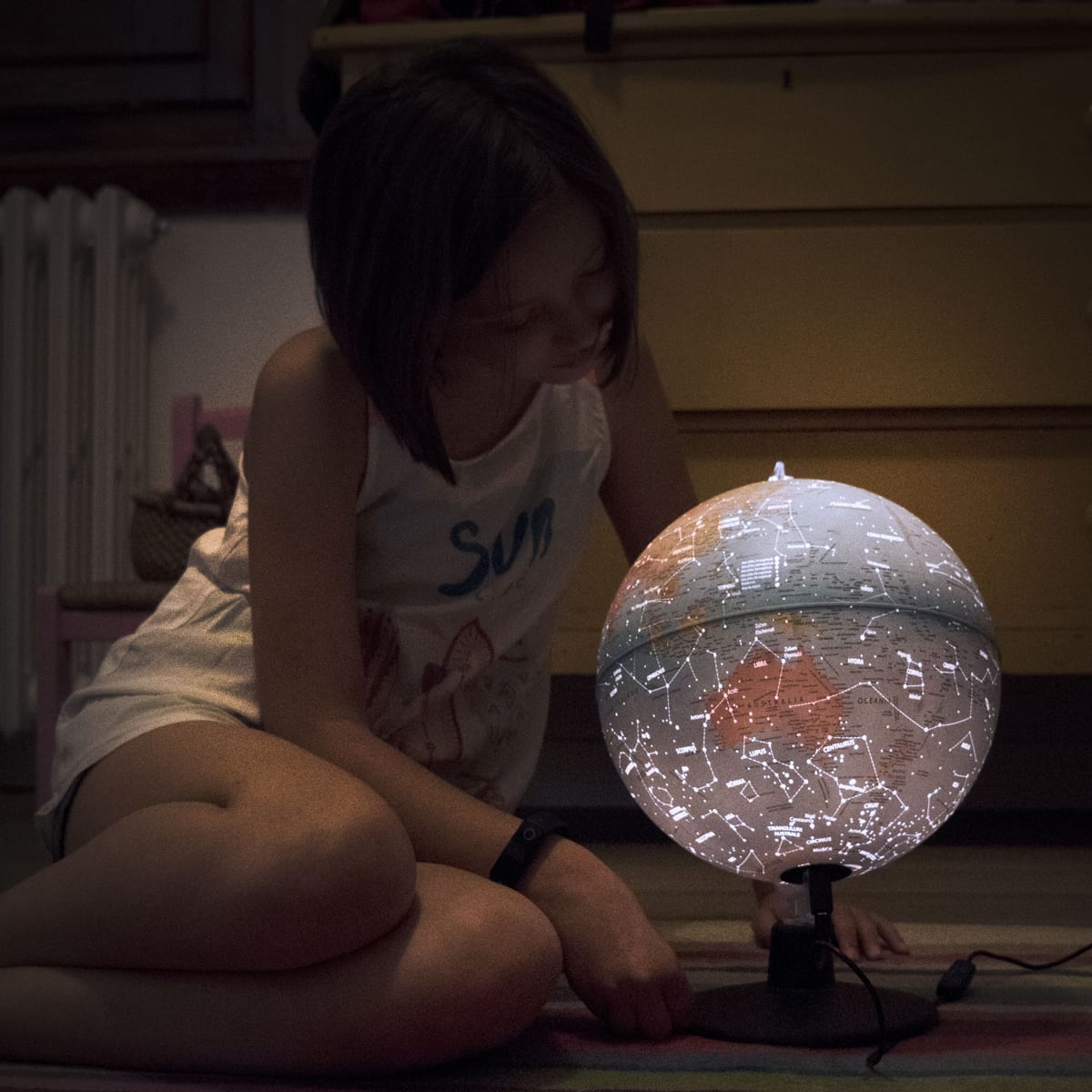 ultimateglobes's tweet image. Discover the future of learning with the Astronomer 2 in 1 Globe! Spin it and watch it come alive with augmented reality. Science meets style for just $59.95. 🌍✨ #UltimateGlobes #AugmentedReality #LearningTools ultimateglobes.com/products/astro…