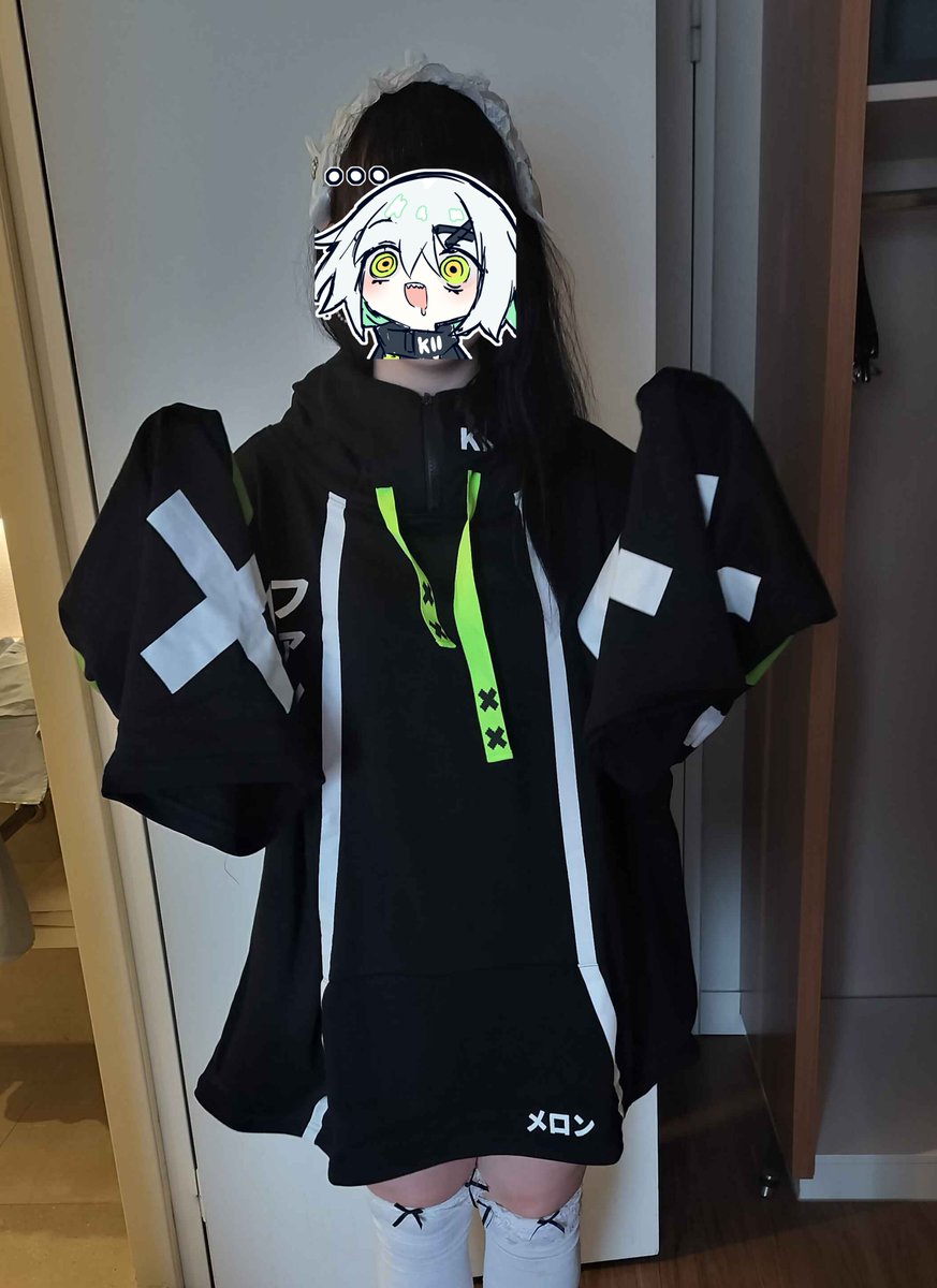 The PM GhostBite Hoodies are still available in my shop in S,M and L sizes!

We're already through half the stock im so happy to see how well it's been doing 🥹
They won't be restocked anytime soon so once it's gone is  gone for a looong time, 

shoplink to the outfit 👇👇