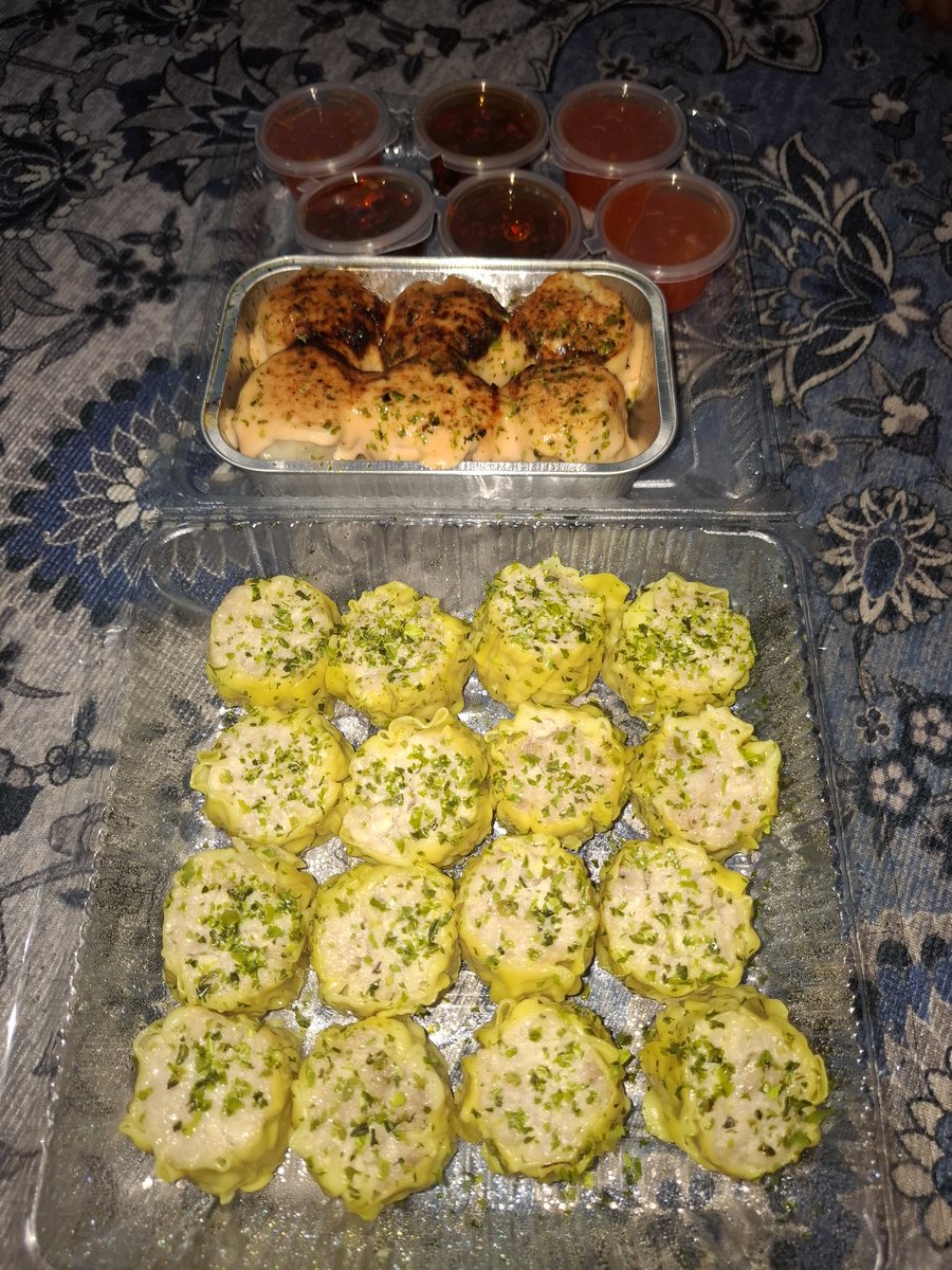 luiveo's tweet image. nyang muk dimsum, antri yaa. ☝🏻