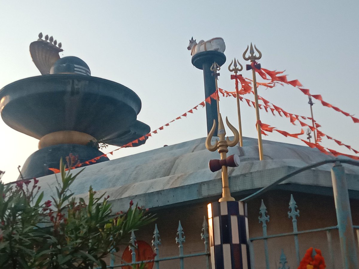 🚩 हर हर महादेव 🕉️
काल भी जिनसे डर जाए, वो हैं महाकाल 🔱
भस्म से सजे, गले में सर्प धरे 🐍
भोलेनाथ की जय, शिव शंकर की जय 🙏