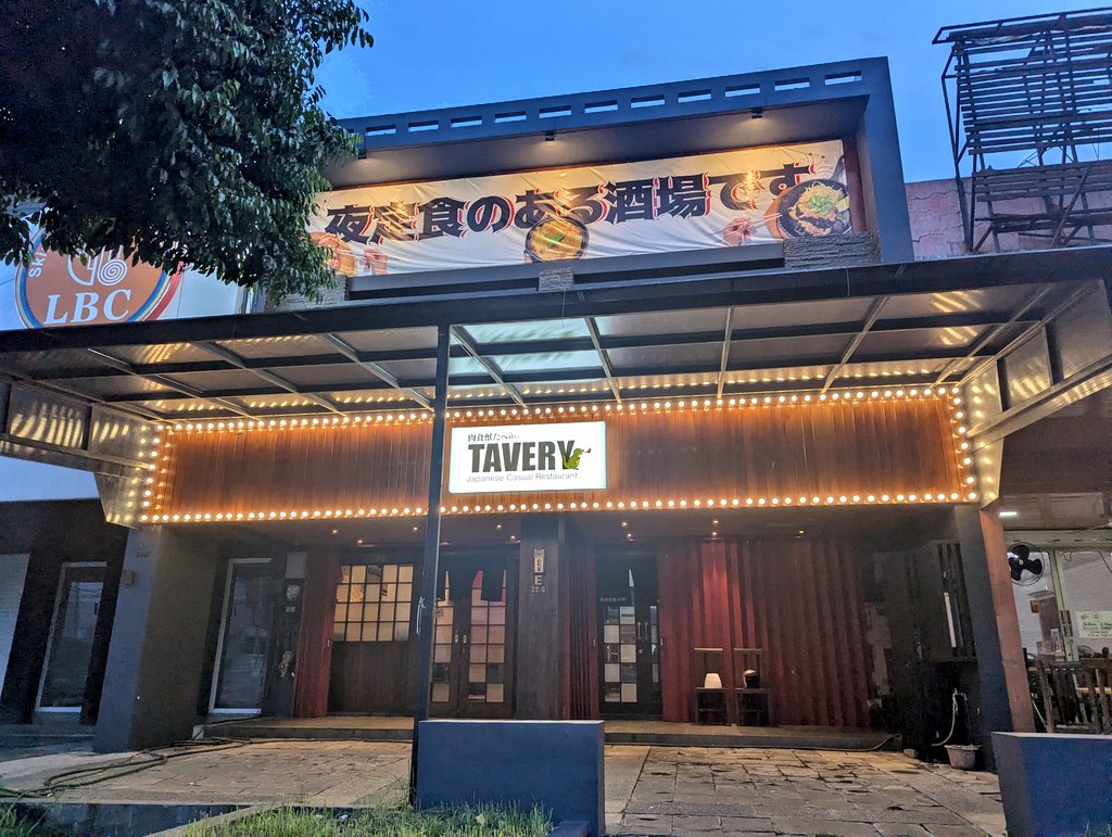 jepang_nesia's tweet photo. 🏠TAVERY
📍シンガラジャ チカラン

バーンマンの跡地に出来た新しい同系列のお店。肉がメインっぽいけど焼肉ではなく、ソーセージや鶏皮を注文。
どれもしっかり美味しい👌

#チカ飯 https://t.co/WjSP88VbLc