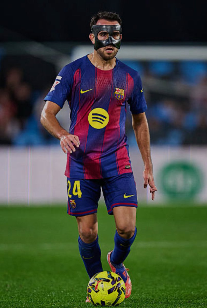 البرت بلايا:

برشلونة تطوّر في الأداء لأن اللعب تركز في جهة إيريك ولامين. قدم إيريك مباراة رائعة، فيما حقق لامين أعلى عدد من التمريرات في مباراة خارج الديار.

أما فرينكي، فكان محور خط الوسط وأساس سيطرة برشلونة في الشوط الثاني، إذ قام بـ120 تمريرة.