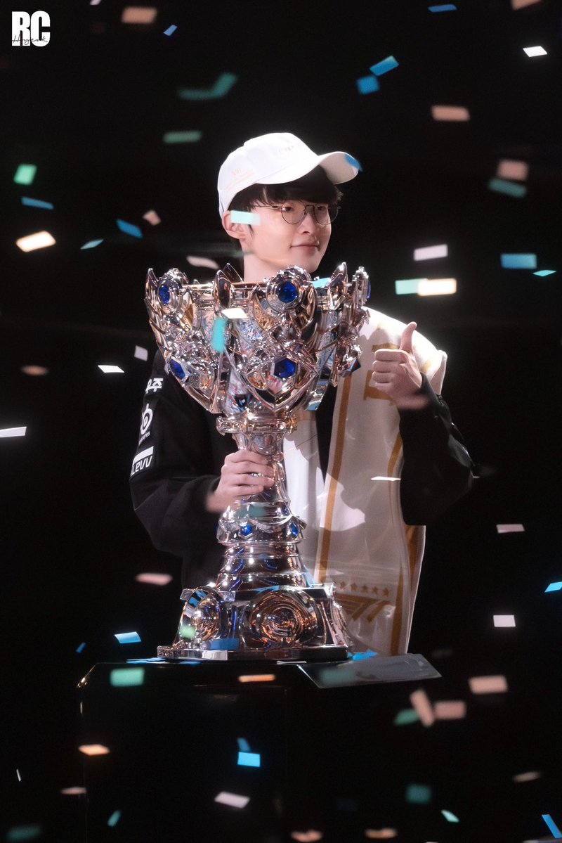 rc_hyeok's tweet image. ✨

251109 Worlds2025 Final

#faker #페이커 #이상혁 
#t1win  #Worlds2025