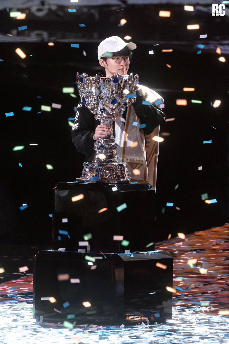 rc_hyeok's tweet image. ✨

251109 Worlds2025 Final

#faker #페이커 #이상혁 
#t1win  #Worlds2025