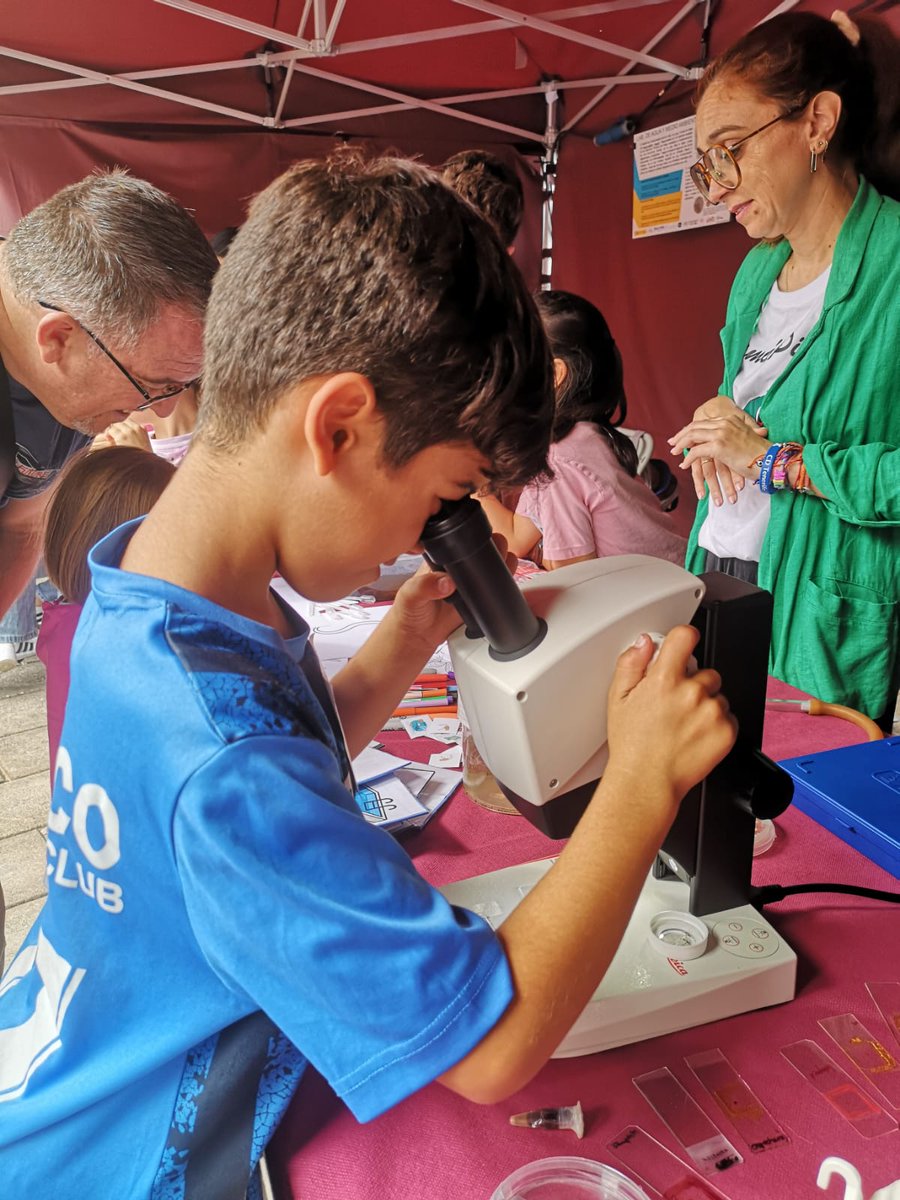 EntomologiaT's tweet photo. Ayer estuvimos presentes en la XXII Feria de la Ciencia de La Orotava. Compartimos nuestro trabajo en vigilancia entomológica, vectores y salud pública con grandes y pequeños. Gracias a todos por acercarse, preguntar y aprender con nosotros. 🦟🔬 https://t.co/UXrVICnbPB
