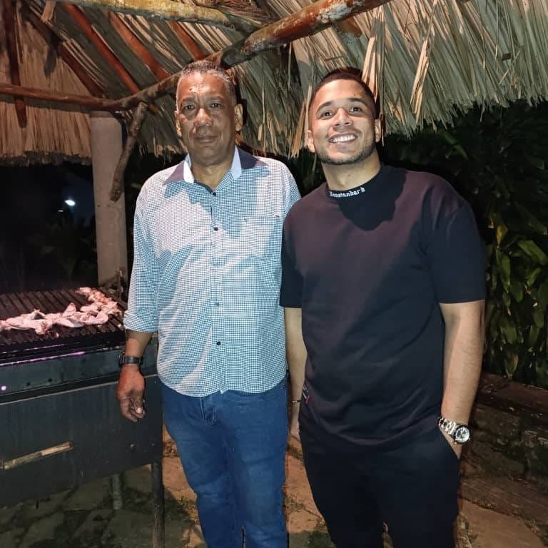 🚨 URGENTE | Padre e hijo colombianos desaparecidos en Venezuela

Dos ciudadanos colombianos, Reinaldo Emilio Gutiérrez Martínez (58) y su hijo Reinaldo Andrés Gutiérrez Santander (28), desaparecieron en San Antonio de los Altos, estado Miranda, el pasado 26 de octubre, ambos