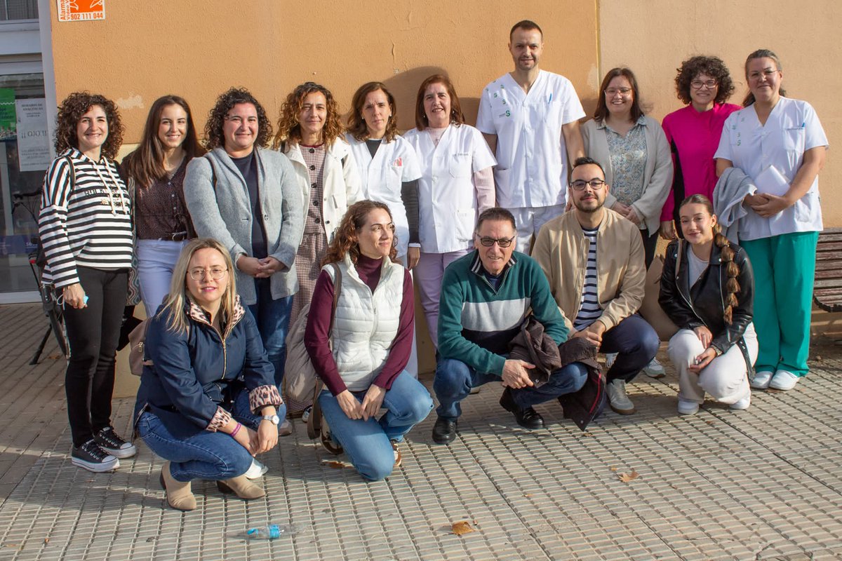 Dando pasos para empezar a hablar del riesgo de soledad en nuestros barrios. 
#Soledad #SaludComunitaria 
🗞Enlace 👇sanidad.castillalamancha.es/saladeprensa/n…