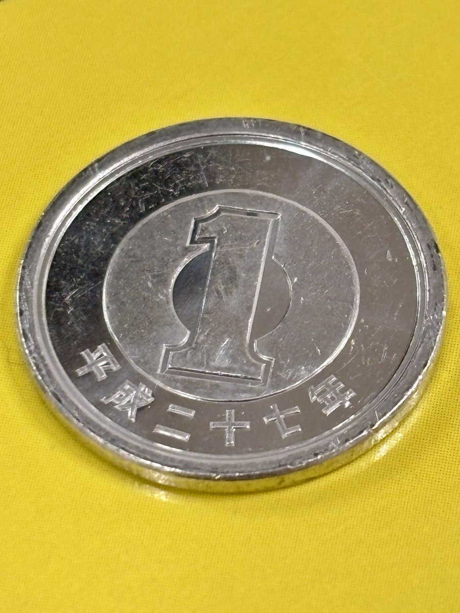 uncirculated0's tweet photo. 背景黄色って意外と良い気がする。 https://t.co/1qctCxP0J1