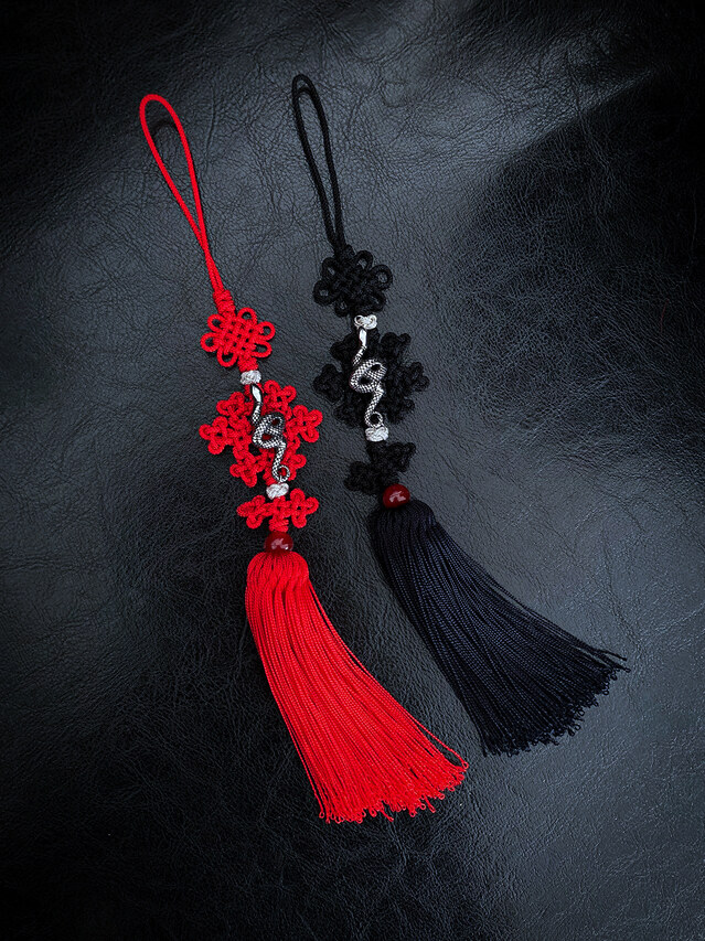 Meaning_hanbok's tweet image. ✔️ 우정템, 커플템으로 안성맞춤인🔮
&apos;나만의 태주 키링 노리개&apos;

✔️하늘을 탐하는 뱀의 모습을 담은🐍
&apos;탐천 노리개&apos;

신상 등록 완료😊
구경가기➡️meaning.한국/product/list.h…