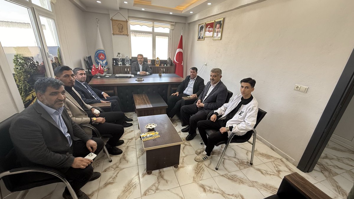 Suruç Esnaf ve Sanatkarlar Odası Başkanı Sayın İsmet Demir’i ziyaret ettik.<a href="/RTErdogan/">Recep Tayyip Erdoğan</a> <a href="/abuyukgumus/">Ahmet Büyükgümüş</a> <a href="/bybekirbozdag/">Bekir  Bozdağ</a> <a href="/milhamigunbegi/">M.İlhami GÜNBEGİ</a> <a href="/Akparti/">AK Parti</a> <a href="/akpartiurfa/">AK PARTİ ŞANLIURFA</a> <a href="/ak_suruc/">Ak Parti Suruç İlçe Başkanlığı</a> 
#sevdamızsuruç
#30gündeşanlıurfa