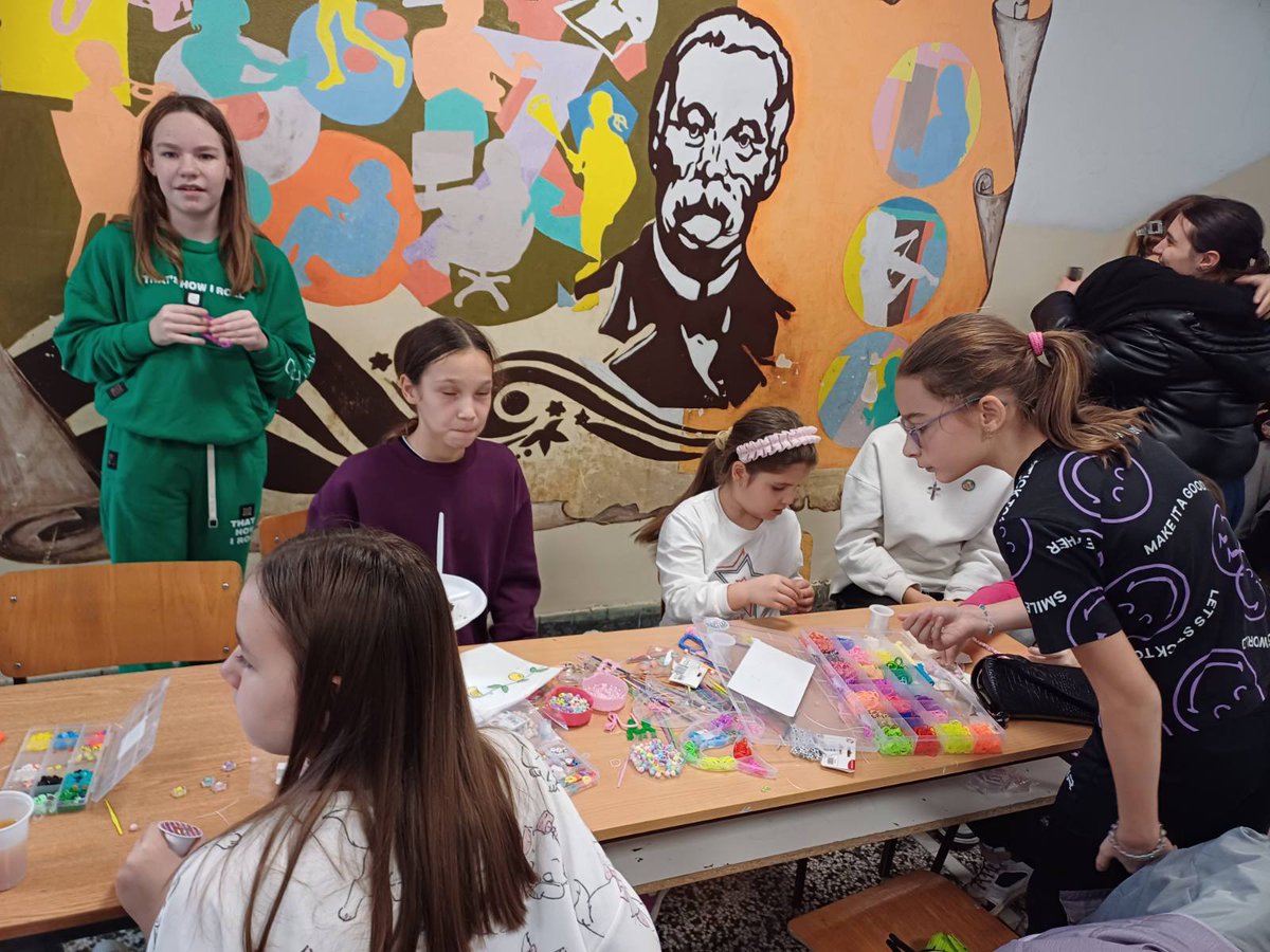 Jelena Mišić, učenica naše škole, boluje od najagresivnijeg oblika kancera mozga. U subotu je u OŠ "Ljuba Nenadović" održan humanitarni bazar gde su skupljana sredstva za lečenje. Slike su u prilogu.
Vreme je ovde važan faktor. Zato vas molim, delite i/ili uplatite.

1894 na 3030