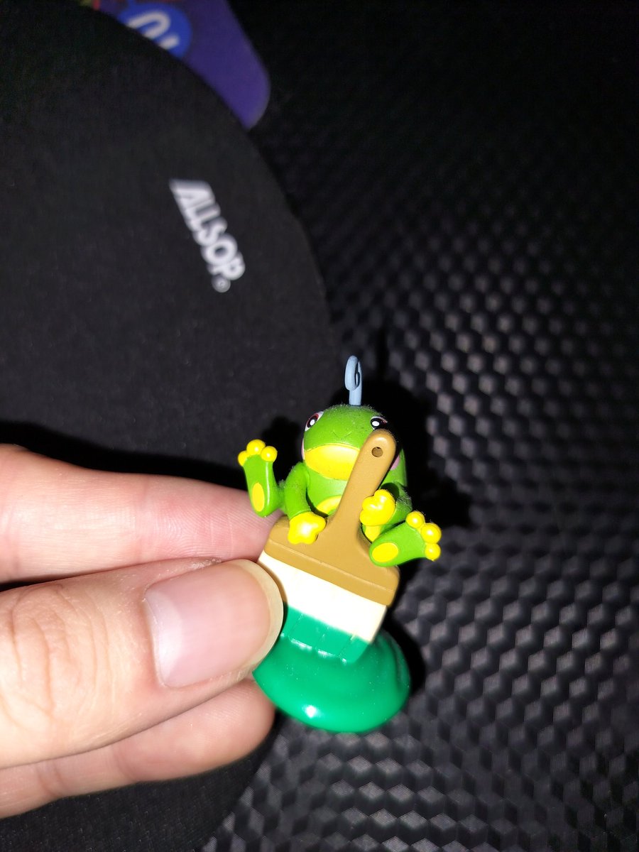 Politoed is one of my favorite Pokemon but he has such little merch that I paid like $12 to import some desk topper from Japan. It's very cute tho.