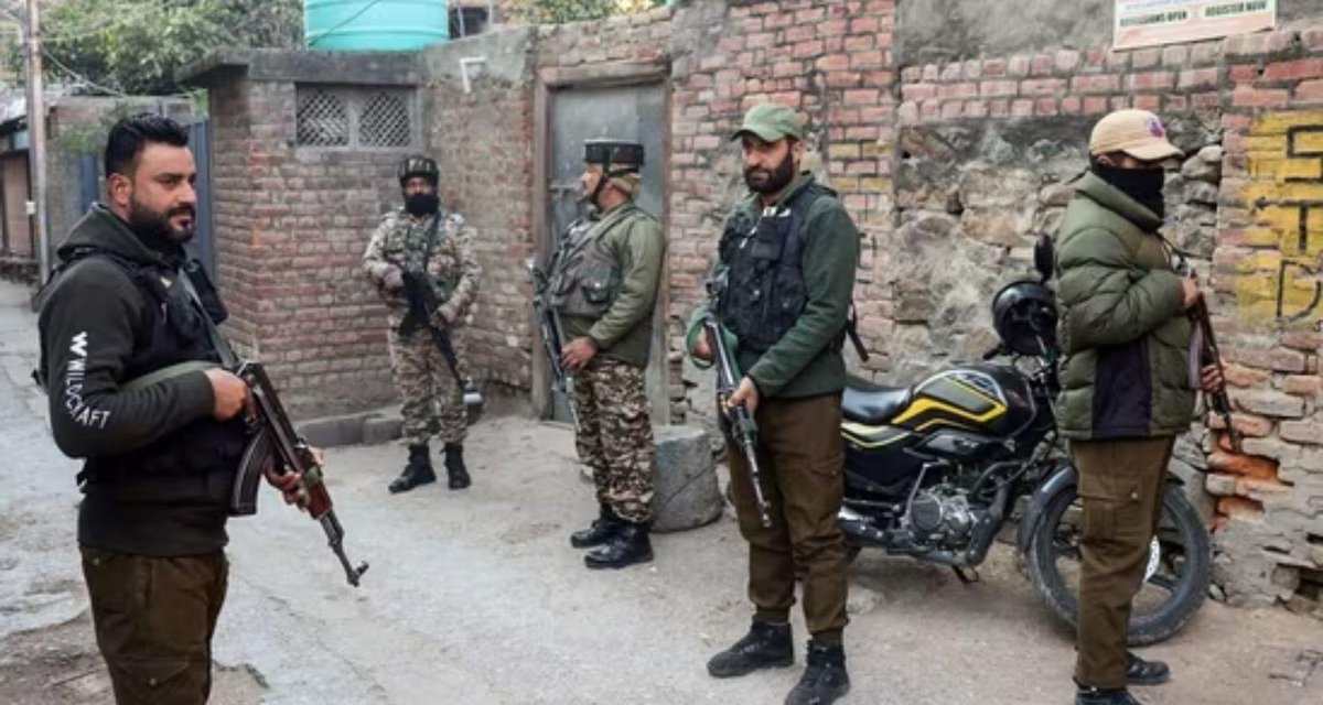 mkyindian's tweet image. Police busts ‘white collar’ terror module linked to JeM, AGuH; eight held, 2,900 kg explosives seized

The joint operation by the police forces of Jammu and Kashmir, Uttar Pradesh and Haryana as well as central agencies have achieved a major breakthrough

#WhiteCollarTerrorModule