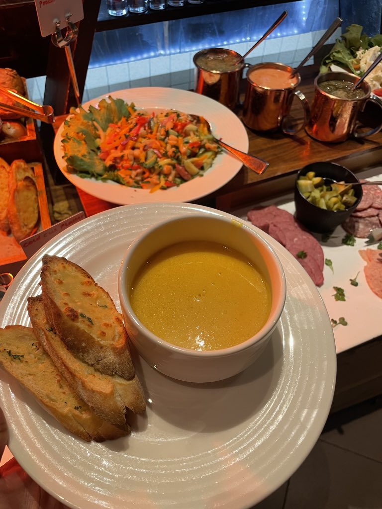 BaddieNay's tweet photo. If you love a good buffet, you have to check out the live bbq buffet at sarovar hotel 🥘 Watch my new voiceover review on TikTok https://t.co/hK1mH2Lwfd https://t.co/1A4JcJtisr