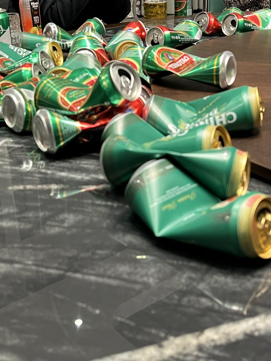 Би ууж байна баяртай