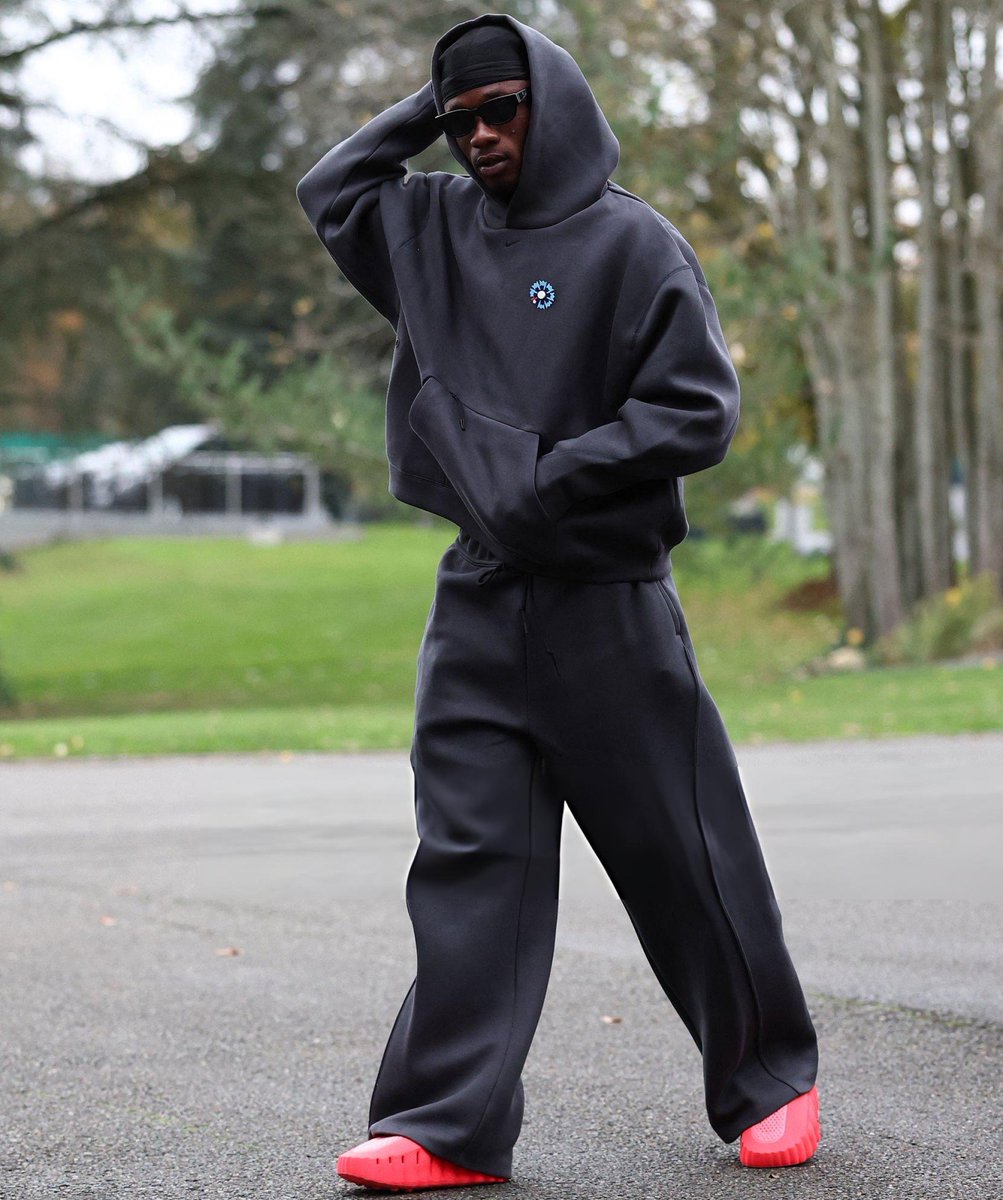 🇫🇷 Kylian Mbappé and Eduardo Camavinga have arrived at Clairefontaine.