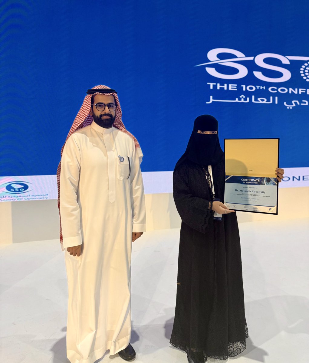 DrMayadh's tweet image. الحمدلله على التمام🤍
سعيدة جداً بتكريمي في حفل ختام #مؤتمر_البصريات_السعودي_العاشر 

🎖️Optounity Community

🎖️ODSPE 2025 Event Team 

🎖️SSO25 Organizing Team

أوجّه خالص الشكر والتقدير لـ رئيس الجمعية السعودية للبصريات د.@WaleedAIghamdi وايضاً فريق الجمعية على جهودهم ودعمهم…