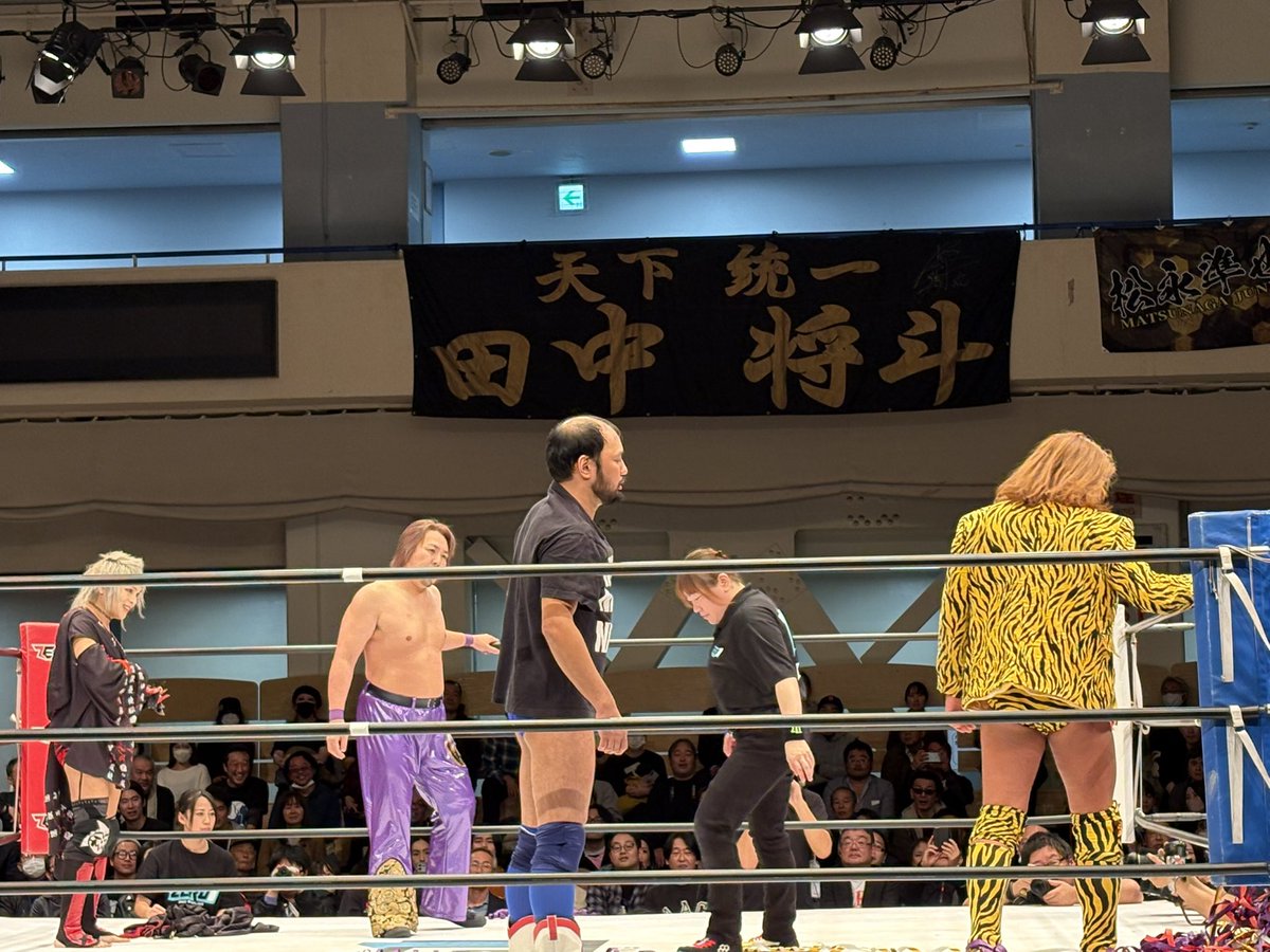 pwnotsudoi's tweet image. イケメン選手にはもちろん意識持っていかれたんだけど、なんといっても佐々木幹矢選手！あなたに目線がいくし、虜になってしまったよ！
今年売れたプロレスラーランキングとかあったら、上位にランクインすると思う。
実に面白いです！！

 #pwzero1