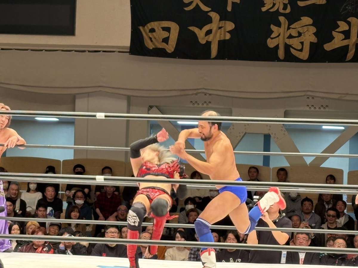 pwnotsudoi's tweet image. イケメン選手にはもちろん意識持っていかれたんだけど、なんといっても佐々木幹矢選手！あなたに目線がいくし、虜になってしまったよ！
今年売れたプロレスラーランキングとかあったら、上位にランクインすると思う。
実に面白いです！！

 #pwzero1