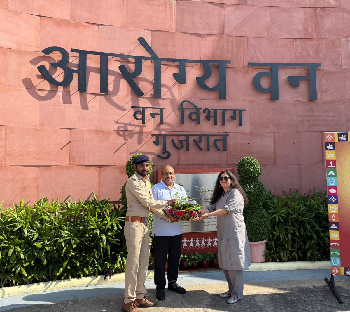 Gupta_vijender's tweet image. Visited Aarogya Van in Gujarat today.  Spread across 17 acres, this herbal garden showcases India’s ancient wisdom of medicinal plants, Ayurveda, yoga and meditation. 

It is also home to a rich variety of bird species, adding to the natural charm of the place.

On this occasion…