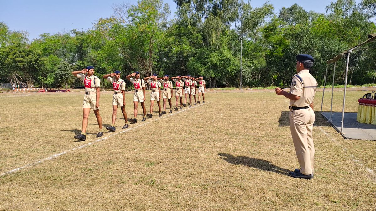 आज दिनांक 10 नवंबर 2025 को सशस्त्र सीमा बल अकादमी, भोपाल में संचालित 17वीं BRTC के प्रशिक्षणार्थियों के Final Drill test के छायाचित्र।
<a href="/SSB_INDIA/">Sashastra Seema Bal</a>