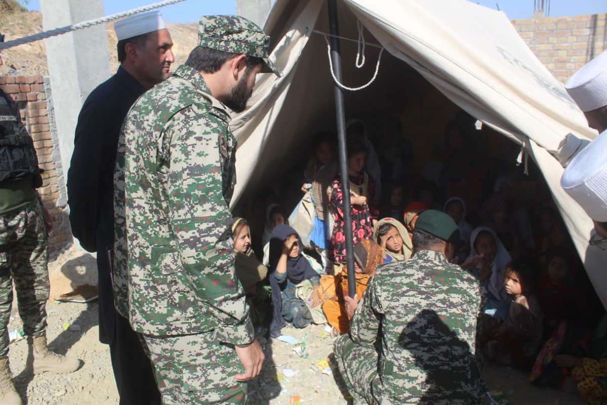 _ApkiBehn's tweet image. لنڈی کوتل کے خرغلئے پرائمری سکول میں سیکیورٹی فورسز کا دورہ . طلبہ میں اسٹیشنری تقسیم، تعلیم کے فروغ کے لیے حوصلہ افزا قدم۔ بچوں نے خوشی کا اظہار کیا اور اساتذہ نے تعاون پر شکریہ ادا کیا۔ 
#StepForEducation #Jirgah #SecurityForces #KPK