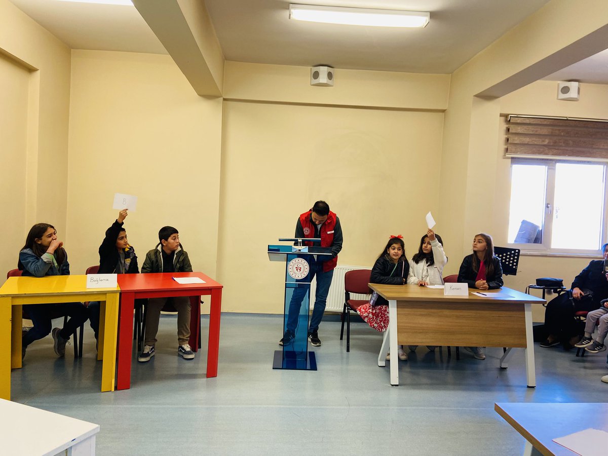 🇹🇷 10 Kasım Atatürk’ü Anma Günü kapsamında,  “Atatürk’ü Ne Kadar Tanıyoruz?” bilgi yarışmamızı gerçekleştirdik!
Atölyelerimizdeki gençlerimizin Atatürk sevgilerini ortaya koyduğu keyifli ve anlamlı bir yarışma oldu.Kazananlara hediyelerimizi verdik! <a href="/frknkrksz/">Furkan Korkusuz</a> <a href="/Diyadin004/">DİYADİN KAYMAKAMLIĞI</a>