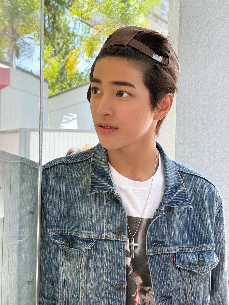 myparist's tweet image. กอนโฮไม่ชอบเอาผมข้างหน้าลงจริงๆแหละ สังเกตถ้าแต่งตัวเองปกติ แทบจะไม่เอาผมลงเลย ถ้าไม่ใส่หมวกไว้ ก็ใส่บีนนี่ ไม่ก็คาดแว่น แล้วเวลาโดนทำผมลงจะชอบเสยตลอดน่าจะรำคาญอย่างที่เคยบอก🤣😅🤣

#KEONHO #건호 
#CORTIS #코르티스