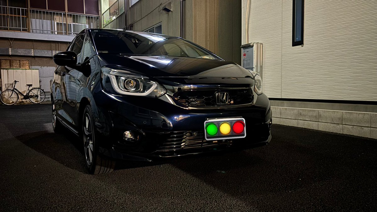 110Hdk's tweet image. #FIT 
#ModuloX 
 
仕事おわた！
帰宅前にふきふき🚗
だいぶ艶出てきた★

おシビさんで気分転換したいところだがもう少し我慢😓