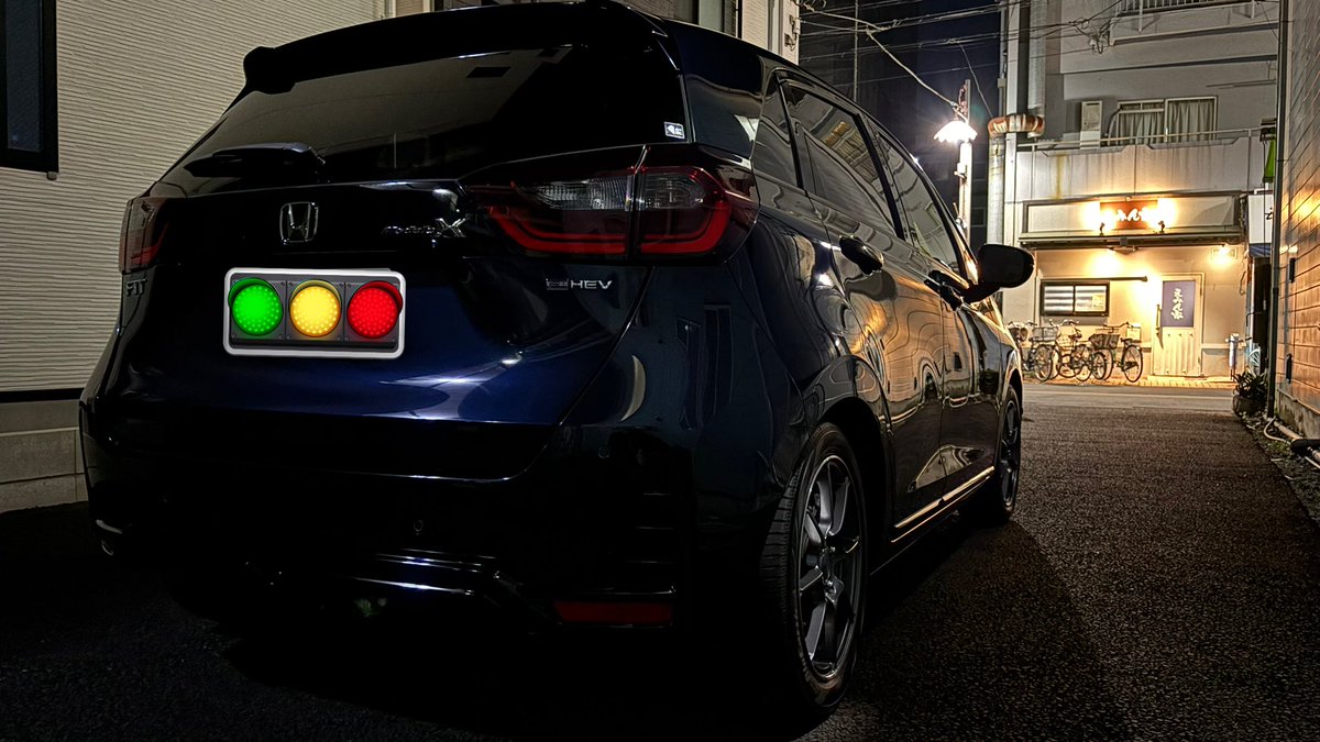 110Hdk's tweet image. #FIT 
#ModuloX 
 
仕事おわた！
帰宅前にふきふき🚗
だいぶ艶出てきた★

おシビさんで気分転換したいところだがもう少し我慢😓