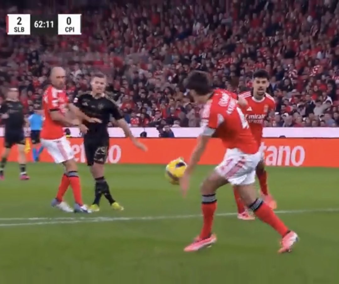 A narrativa dos avençados “o braço está junto ao corpo”. ❤️