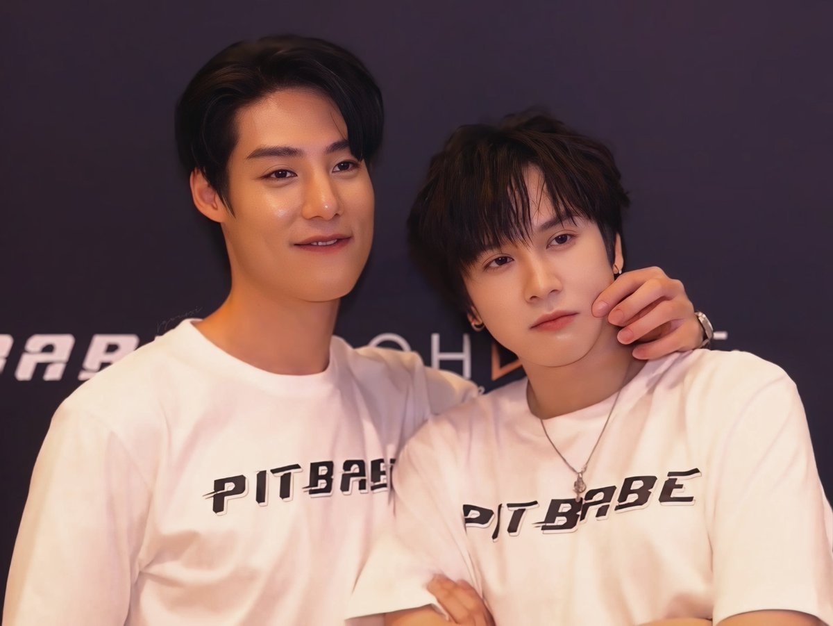 jgwnvxi's tweet image. sailub having cuteness aggression on pon hahdhshhs🤧🤏🏻🫶🏻

#SailubPon #SpySailub #PonThanpon