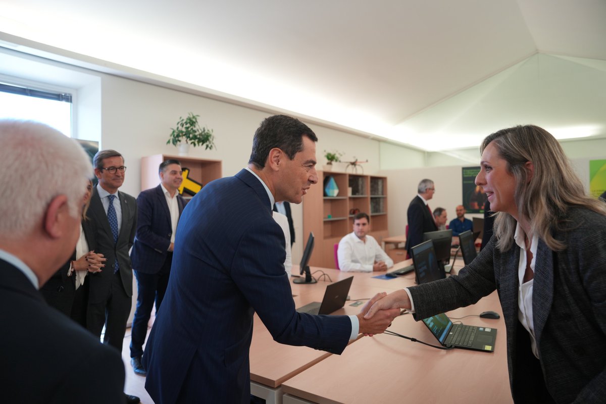 🔊<a href="/JuanMa_Moreno/">Juanma Moreno</a> en el Centro de Inteligencia Artificial de Andalucía⤵️

"Hoy damos un paso histórico que supone la inauguración de este Centro de IA de Andalucía, ANIA.

Un complejo que tenía que estar en Granada, corazón de la #IA en el sur de Europa".

#AndalucíaEsDigital