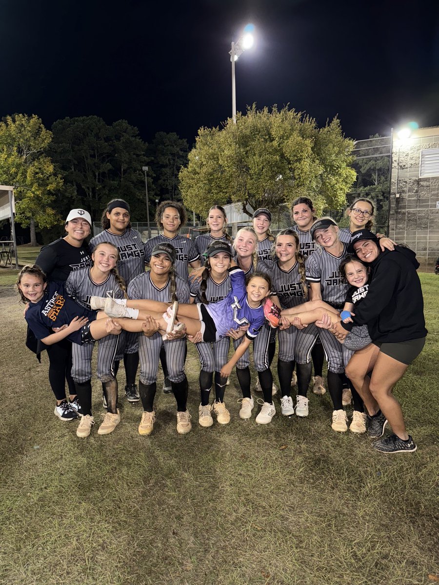 Had such a fun weekend with my DAWGS! We went 5-2 for the weekend finishing 5 out of 41 teams. Proud to be a part of this team. Next stop... TFL Fall Championship in Plano Tx. #makingmemoriesandchasingdreams
<a href="/reesereynaa/">reese reyna</a> <a href="/JDSBNational/">Just Dawgs National Reyna 16u</a>