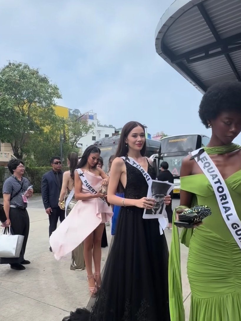 Ceren Arslan'ın törene Atatürk portresiyle katıldığı görüntülendi.