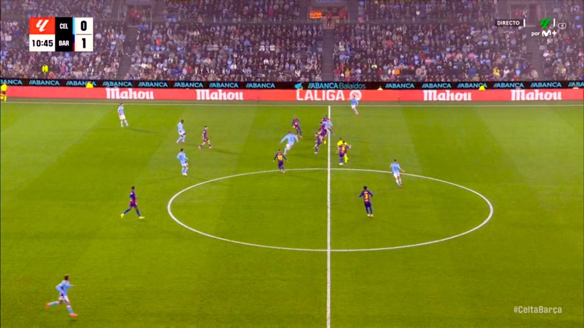 بلايا:

هدف التعادل 1-1 جاء نتيجة سلسلة من الأخطاء،
 
لكن الأهم من ذلك هو طريقة الدفاع.

أمام هجمة سيلتا، بدلاً من التراجع والجري للخلف، قفز الخط الدفاعي للأمام لمحاولة تطبيق مصيدة التسلل، دون الضغط على حامل الكرة.

كارثة ..