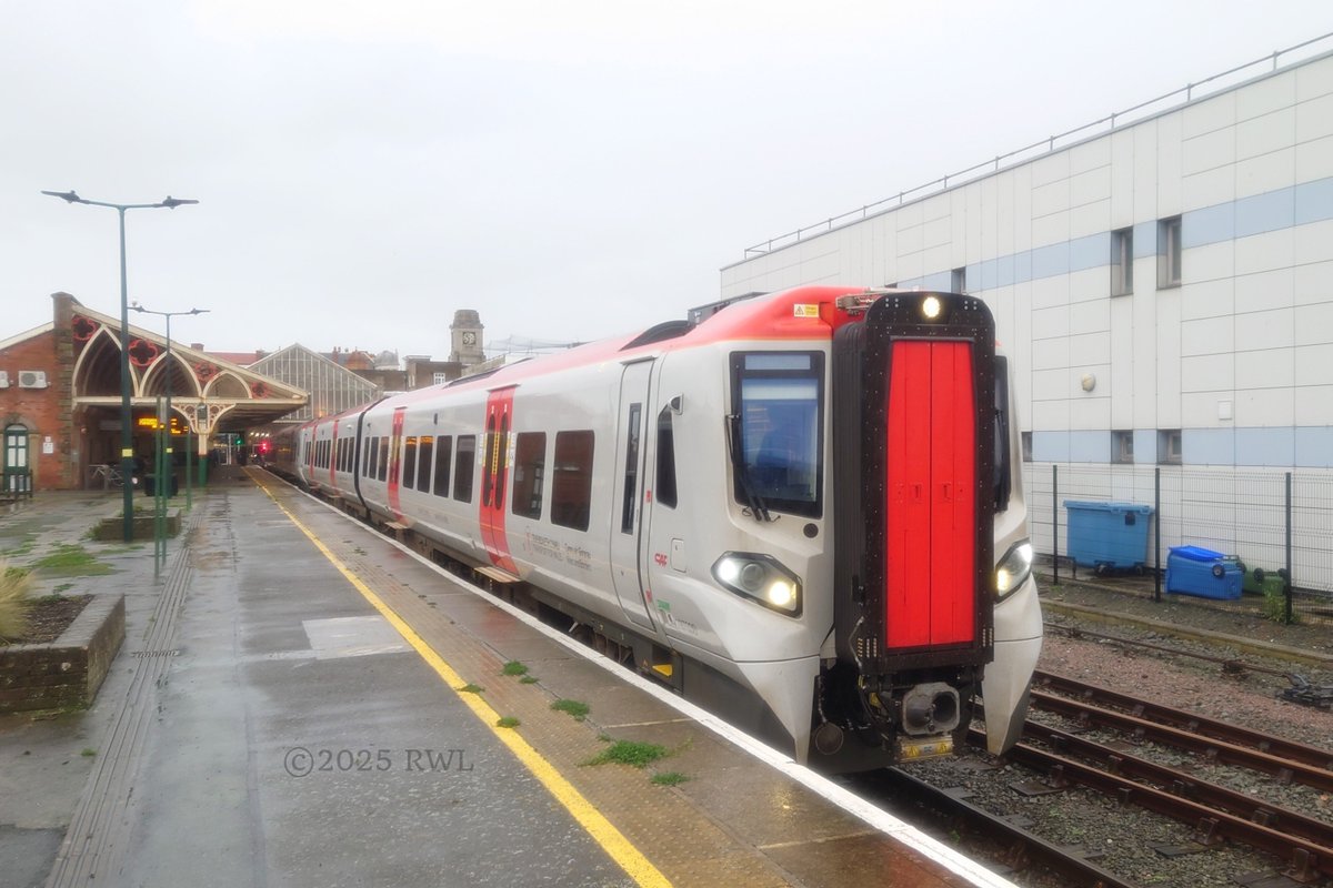 anamyd1's tweet image. Class 197/0e units 197030+197029 at Aberystwyth on the 10/11/25, having worked 3C00 0924 Machynlleth Carr. Sdgs to Aberystwyth, and about to work 3C01 1020 Aberystwyth to Machynlleth Carr. Sdgs. Non-watermarked version available on request. @tfwrail @CambrianLine #class197 #train