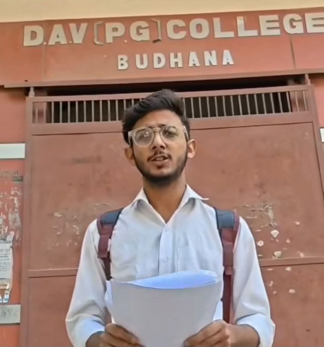 अगर आप तक मेरा ये ट्वीट पहुँच रहा है तो—

उज्ज्वल राणा को न्याय दिलाने के लिए प्लीज इस हैशटैग पर अधिक से अधिक ट्वीट करें। सरकारें मौन है। सिस्टम चुप है।

अगर आपको अभी तक उज्ज्वल राणा की दुखद आत्महत्या के बारे में जानकारी नहीं तो गूगल करिए-

 #GCLivesMatter