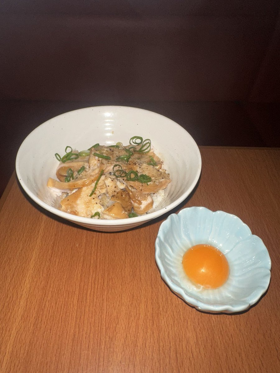 卵の黄身落としたら あり得なくなった お前たち食べてください