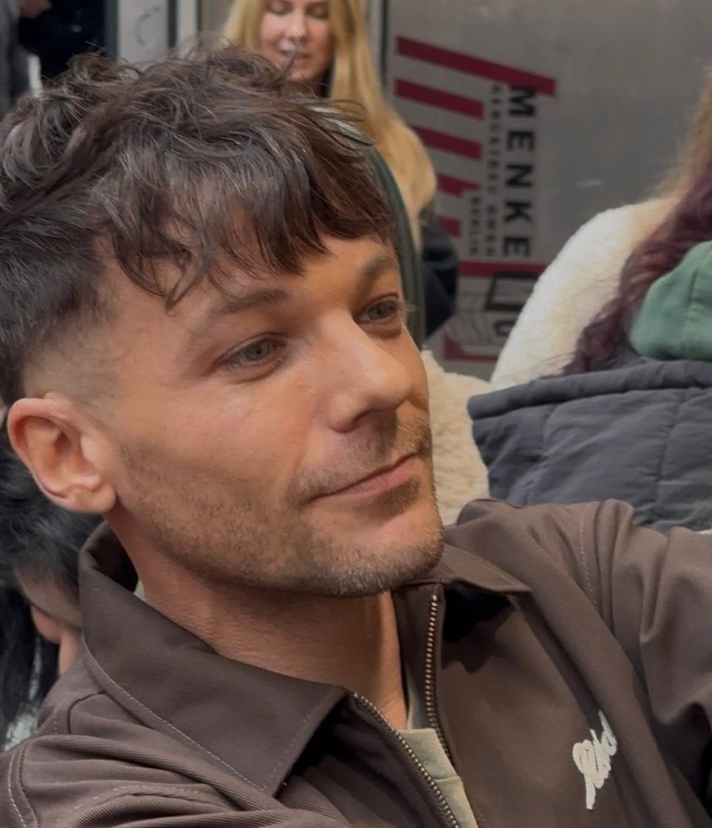 he exists just to be admired what kind of gorgeousness is this