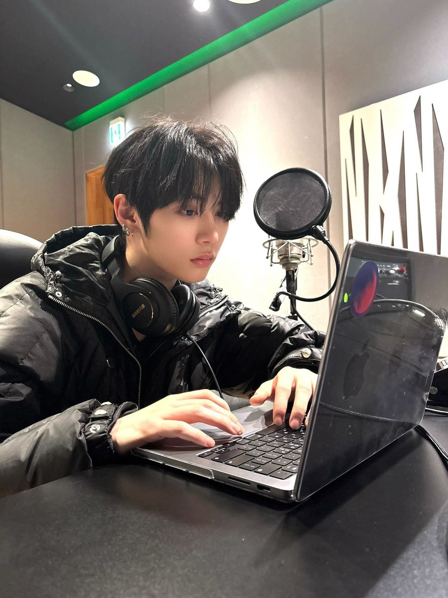 조금만 날 더 기다려줘 
시험 끝나면 난 해방이야 😵