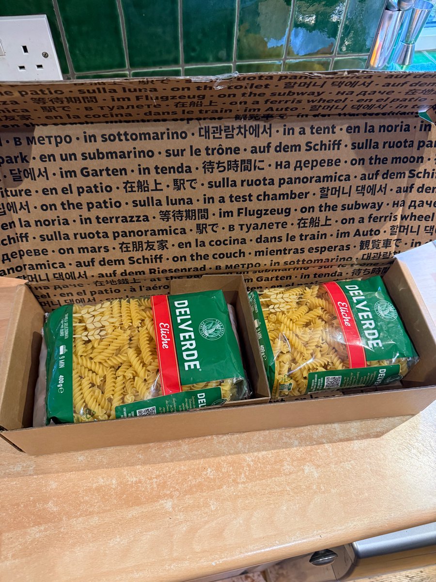 foldr's tweet photo. @valvesoftware I just received what was supposed to be my steam deck but instead the package was filled with pasta. Please help https://t.co/iMmmxIKVNK