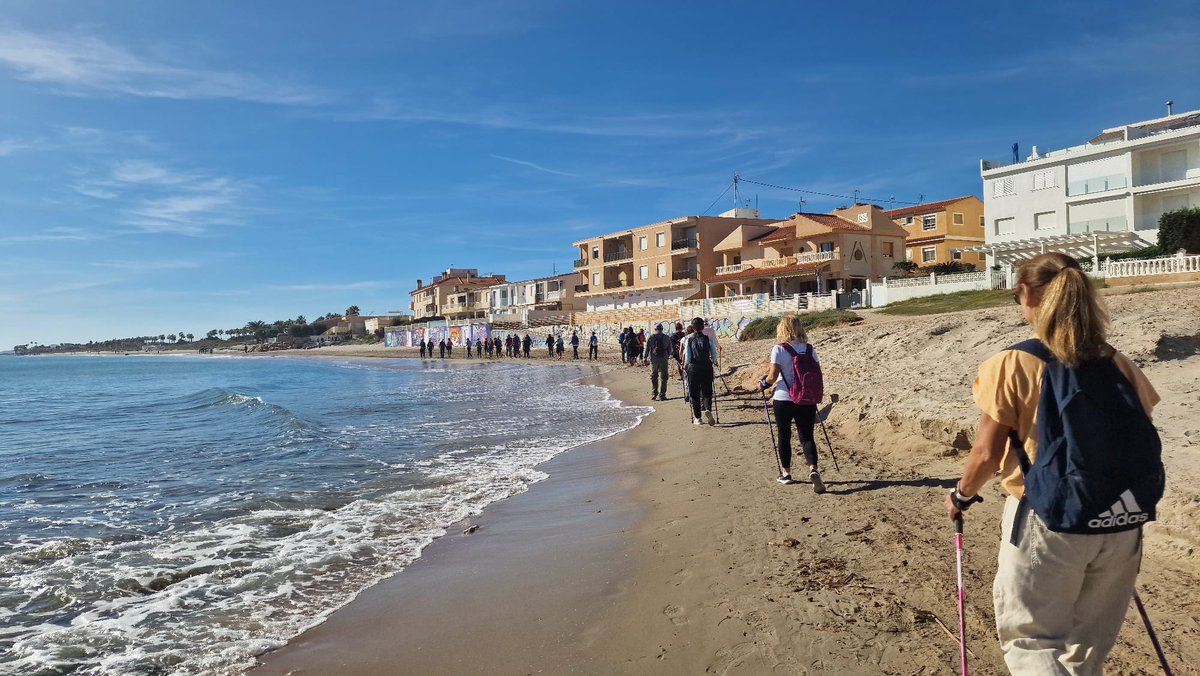 visitphoradada's tweet photo. Casi 40 personas disfrutaron del Nordic Walking Meeting Point de #HibernisMare
Ruta hasta el Puente del Beso y regreso, respirando mar y bienestar.
📅Próxima salida: 7 de diciembre
📲Nordic Walking Murcia – WhatsApp 661 207 269

#PilarDeLaHoradada #MilPalmeras #PlayaTodoElAño https://t.co/6C2o4GvrKE