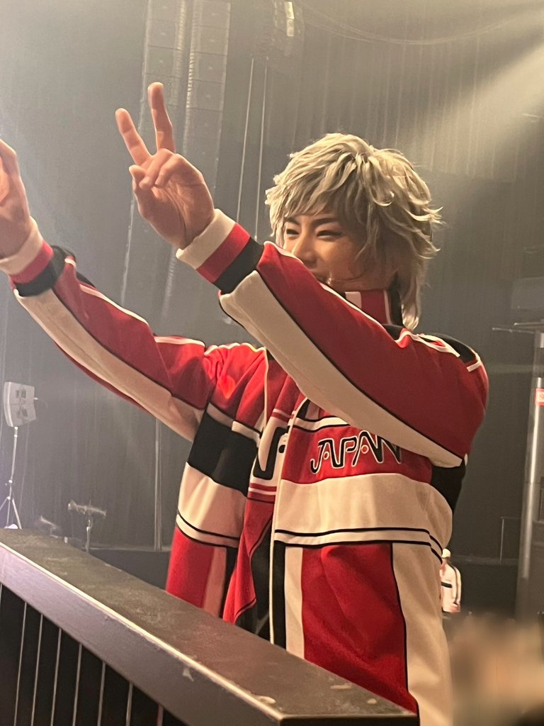 7231250's tweet image. HOPEでご一緒した健ちゃんこと #秋沢健太朗 くんご出演の『新テニスの王子様』に花菜と二人で初参戦🎾✨
皆さん凄まじい体力で、身体が利く方ばかりで脱帽😲
新鮮な世界で楽しかった🙌
帰りには花菜オススメのチュロス屋さんへ✨
美味しかったしビル風凄すぎて大爆笑🤣
良く笑った１日😆
#新テニミュ