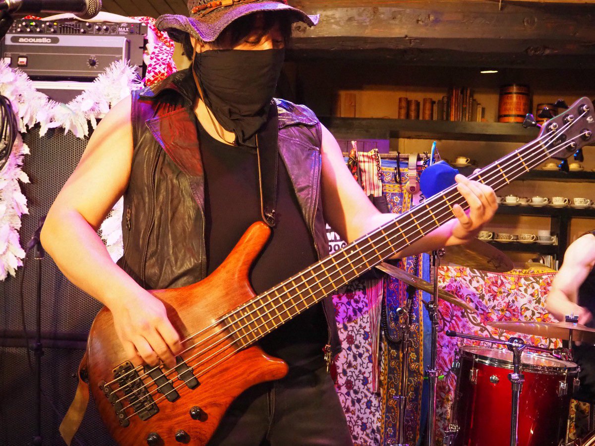 SteelFeather_OF's tweet photo. 11/2 尾張珈琲館
先週はSteel Feather のライブでした！
尾張珈琲館での出演は初めてでしたが、楽しくやらせて頂きました☺️
皆様に盛り上げて頂き楽しいライブとなりました！

早いですがこれで年内最後のライブとなりますので、また来年以降もよろしくお願い致します🙏 https://t.co/BwClaqDopy