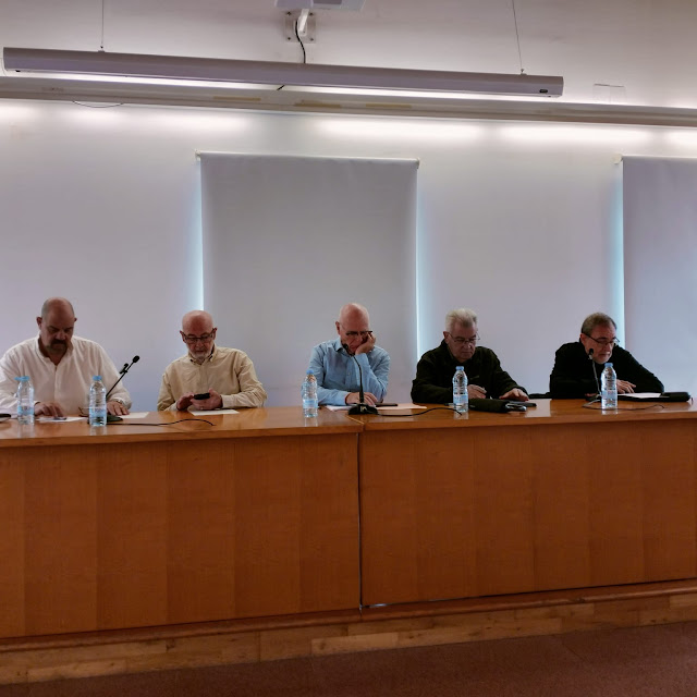 ACAF Santa Coloma: Tercera taula de debat del projecte Mirades Guerre... acaffotografia.blogspot.com/2025/11/tercer…